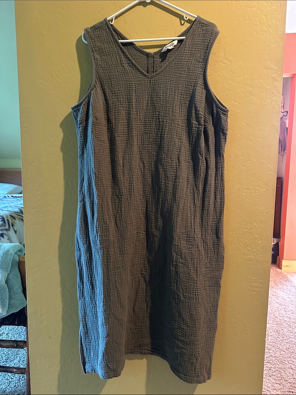 Briggs Olive-Green Sleeveless V-Neck 100% Cotton Shift Dress
